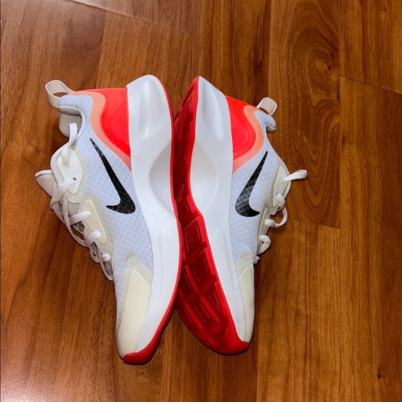 Nike White and Red Sneakers Lightweight Breathable Design - Picture 4 of 12